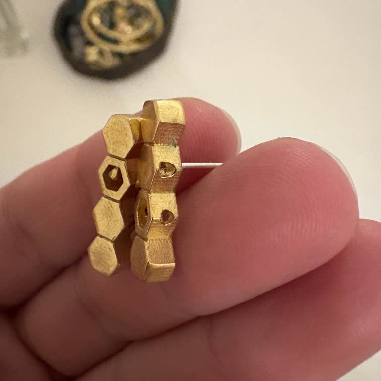 Juju (Jujumood.com) Juju (Jujumood.com) Altın Kaplama Küpem Kısa Sürede Karardı Ve Kulağımı Boyadı