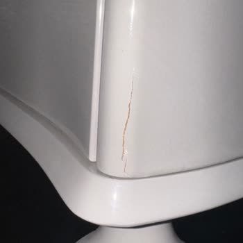 Garanti Kapsamındaki Banyo Dolaplarında Çatlak Ve Kabarma Sorunu Çözülmüyor