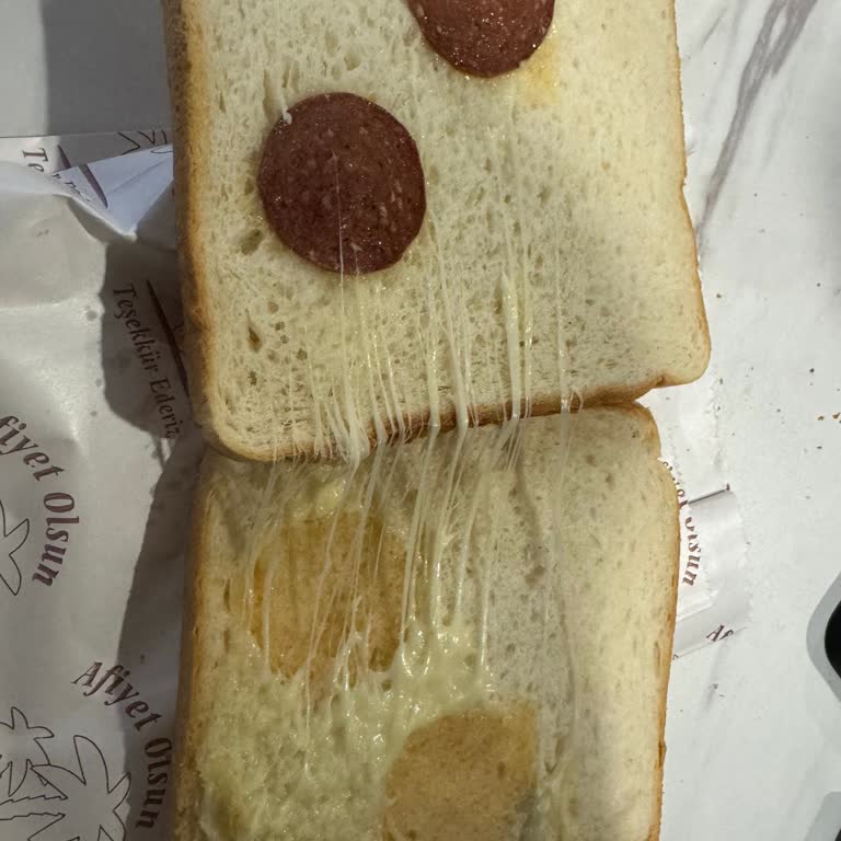 Kocaeli Şehir Hastanesi Kantininde Yüksek Fiyatlı, Malzemesiz Tost Hayal Kırıklığı