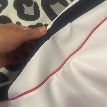 Yanlış Ve Yırtık Ürün Gönderildi, Firmadan Dönüş Alamıyorum