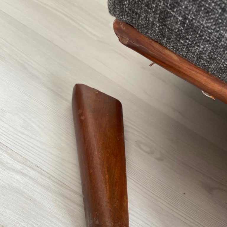 Kırılan Koltuk Ayağı İçin Haftalardır Çözüm Bulamıyorum