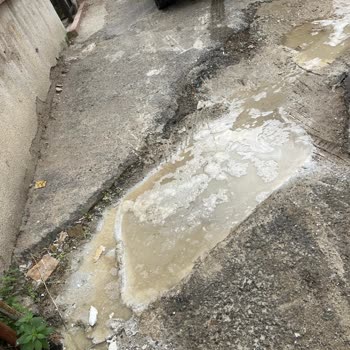 Cevizli Mahallesi'nde Aylardır Kapatılmayan Çukur Ve Yol Güvenliği Sorunu