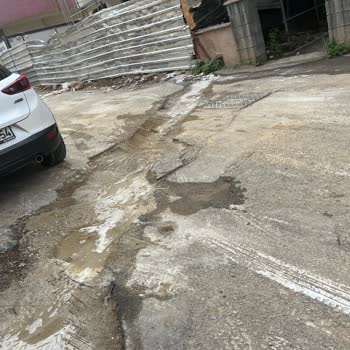 Cevizli Mahallesi'nde Aylardır Kapatılmayan Çukur Ve Yol Güvenliği Sorunu