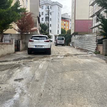 Cevizli Mahallesi'nde Aylardır Kapatılmayan Çukur Ve Yol Güvenliği Sorunu