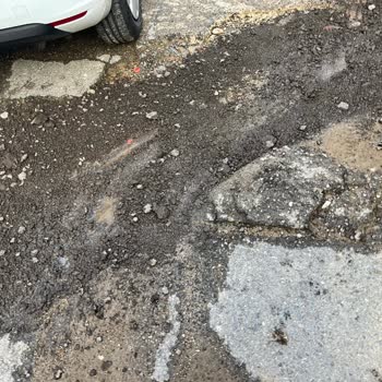 Cevizli Mahallesi'nde Aylardır Kapatılmayan Çukur Ve Yol Güvenliği Sorunu