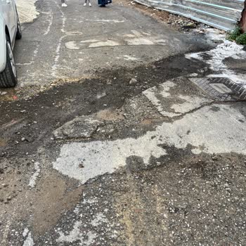 Cevizli Mahallesi'nde Aylardır Kapatılmayan Çukur Ve Yol Güvenliği Sorunu