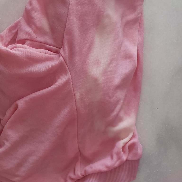 Vanish Leke Çıkarıcı Kullanımı Sonrası Eşofmanda Kalıcı Lekeler Oluştu