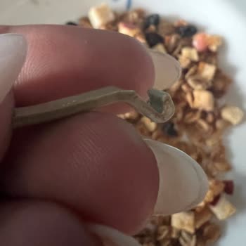 Granola Paketinden Plastik Parça Çıktı, Markadan Dönüş Alamadım