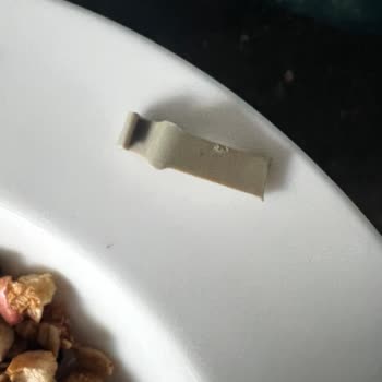 Granola Paketinden Plastik Parça Çıktı, Markadan Dönüş Alamadım