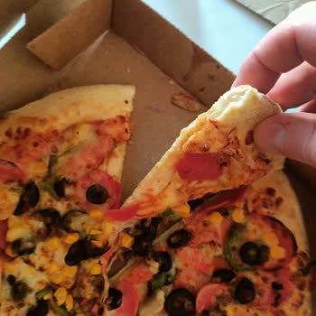 Siparişimde Yanlış Hamur Ve Eksik Malzeme Sorunu