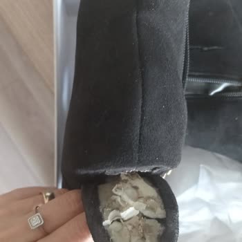 Az Kullanılan Botun Topuğu Kısa Sürede Parçalandı, Mağaza Fatura Olmadan Yardımcı Olmuyor