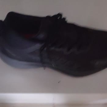 Kullanılmamış Adidas Ayakkabıda Su Geçirme Problemi Ve Yetersiz Destek