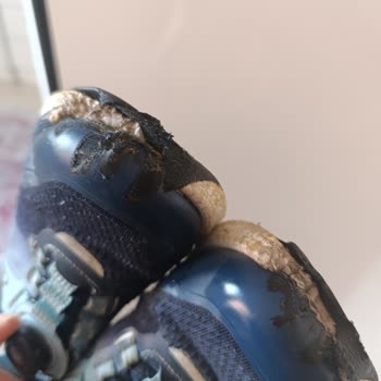 1 Ayda Parçalanan Ayakkabıya İade Reddi