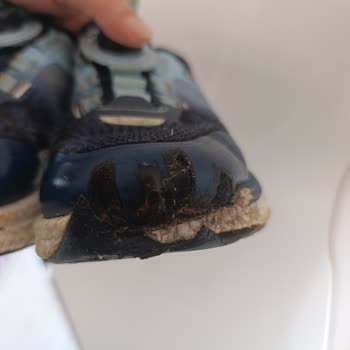 1 Ayda Parçalanan Ayakkabıya İade Reddi