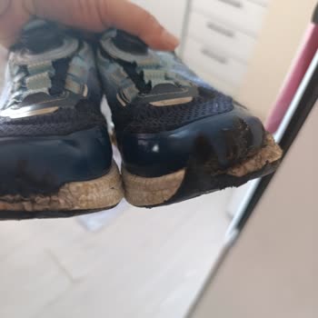 1 Ayda Parçalanan Ayakkabıya İade Reddi