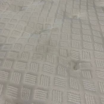 Yeni Alınan Yatakta Leke Ve Yırtık, Değişim Talebine Çözüm Sunulmuyor