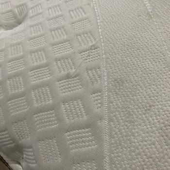 Yeni Alınan Yatakta Leke Ve Yırtık, Değişim Talebine Çözüm Sunulmuyor