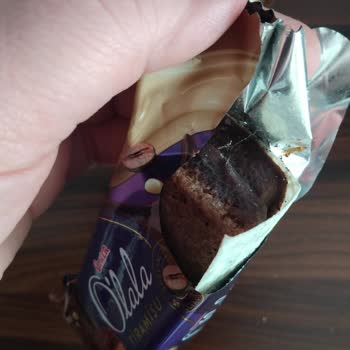 Son Kullanma Tarihi Geçmemiş Kekten Güve Çıktı!