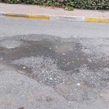 Demirkapı Mahallesi'nde Uzun Süredir Onarılmayan Bozuk Yol Ve Güvenlik Sorunu