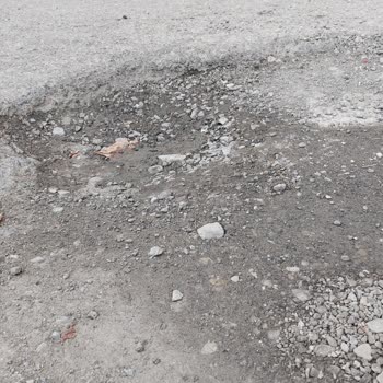 Demirkapı Mahallesi'nde Uzun Süredir Onarılmayan Bozuk Yol Ve Güvenlik Sorunu