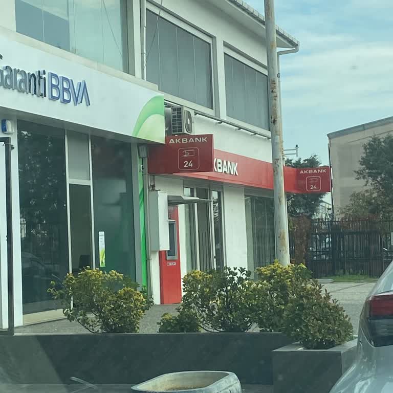 Akbank Şubesinde Güvenlik Ve Gişe Görevlisinin Kaba Tavırları Ve Tehditkar Yaklaşımı