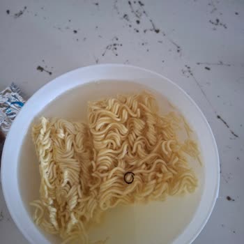 Hazırladığım Hazır Yemekte Paslı Metal Parçası Buldum Sağlığım Tehlikedeydi