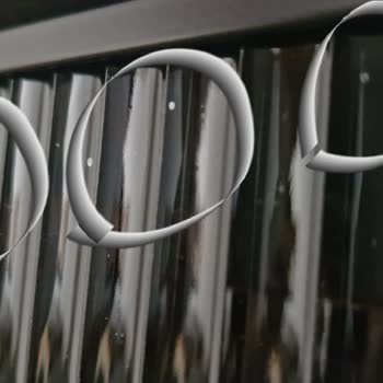 Saloni Mobilyada Cam Hataları Ve Çözümde Yaşanan Hayal Kırıklığı