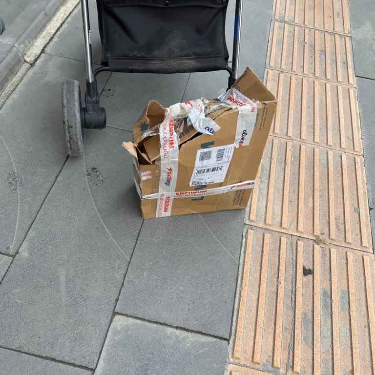 Parçalanmış Paketle Kapıma Bırakılan Kargo Teslimatı Hakkında Şikayetim