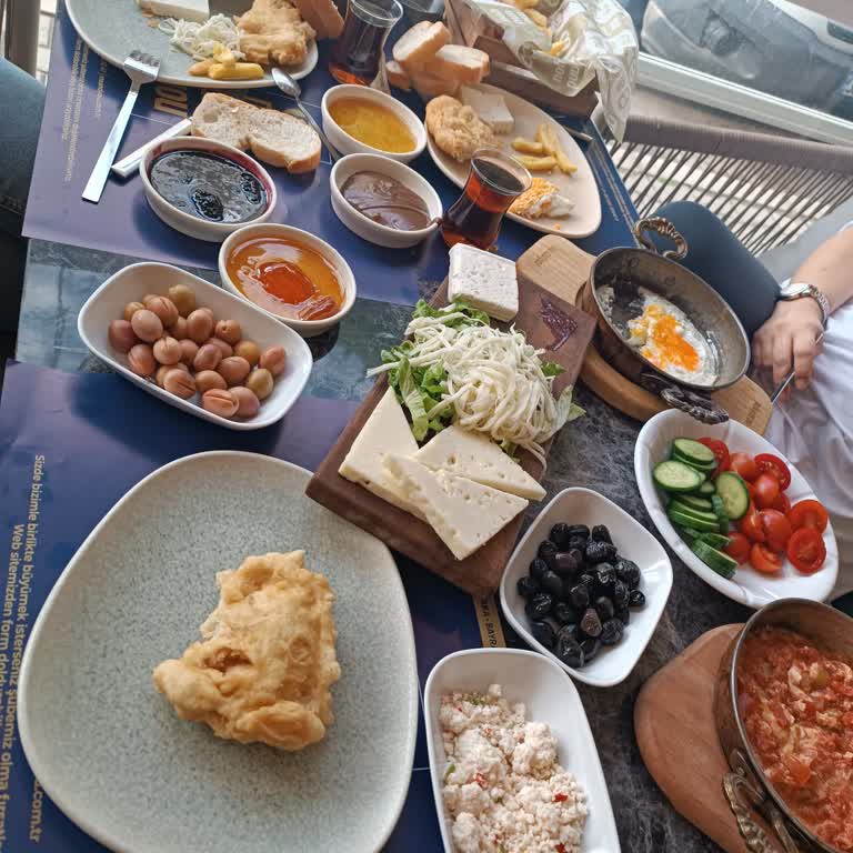 Kahvaltıda Bayat Ürünler Ve İlgisiz Personel Yüzünden Mağduriyet Yaşadık