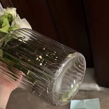 Kırık Vazo Ve Solmuş Çiçeklerle Hayal Kırıklığı: Müşteri Hizmetlerine Ulaşılamıyor