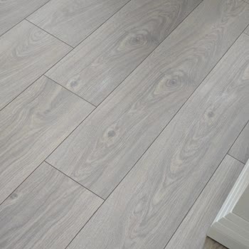 Parkelerde Renk Değişimi Ve Çizikler İçin Garantiye Rağmen Çözüm Yok