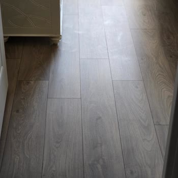 Parkelerde Renk Değişimi Ve Çizikler İçin Garantiye Rağmen Çözüm Yok