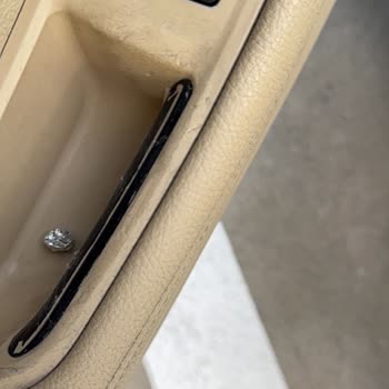 BMW 5 Serisi Kapı Kolları Ve Cam Fitilinde Kronik Dökülme Sorunu