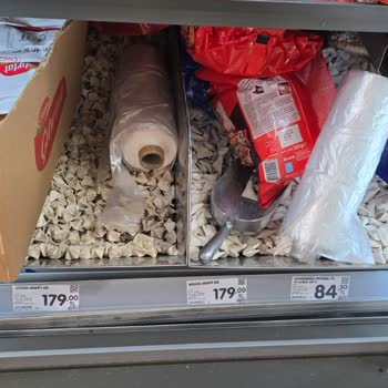 Şok Market'te Mantı Reyonuna Erişim Sorunu Ve İlgisiz Çalışanlar