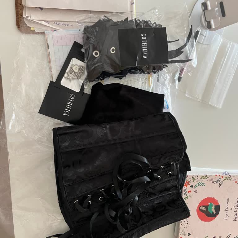 Gothilicastore Siparişimdeki Eksik Ürünler Gönderilmiyor, Yanıtsız Bırakılıyorum