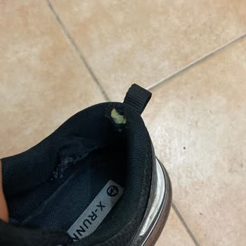 Kısa Sürede Deforme Olan Ayakkabıya Mağaza Ve Müşteri Hizmetlerinden Çözüm Yok