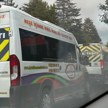 Okul Servisi Şoförünün Trafikte Tehlikeli Ve Uygunsuz Davranışı Endişe Yarattı