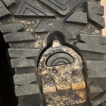 Su Geçirmez Özellikli Botlar Su Geçirdi, Mağaza İlgisiz Kaldı