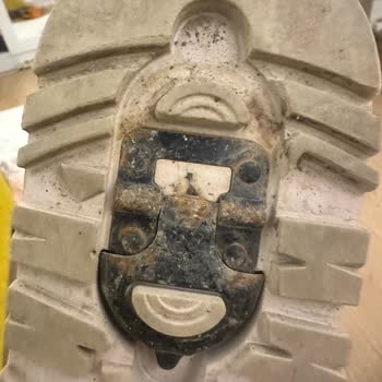 Su Geçirmez Özellikli Botlar Su Geçirdi, Mağaza İlgisiz Kaldı