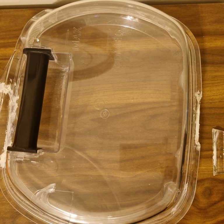 Garanti Süresi Devam Eden Kurutma Makinesinin Su Haznesi Kapağı Kırıldı, Ücret Talep Ediliyor