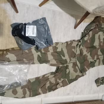 ithalaksesuar.online Pantolon Yerine Asker Elbisesi Gönderdi