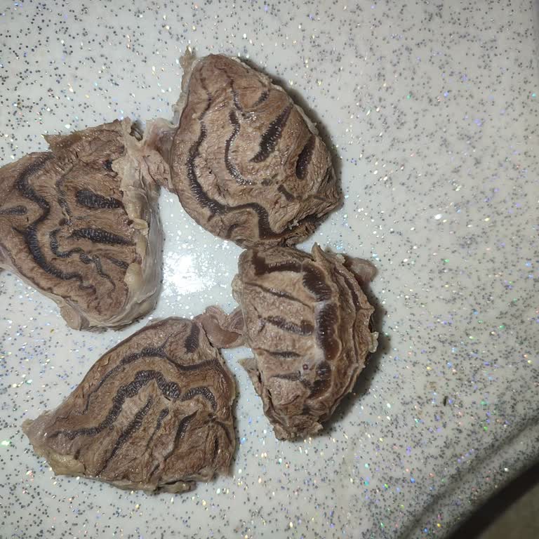 Migros Sanal Marketten Gönderilen Etin Kalitesiz Ve Yenmeyecek Kısımlardan Oluşması