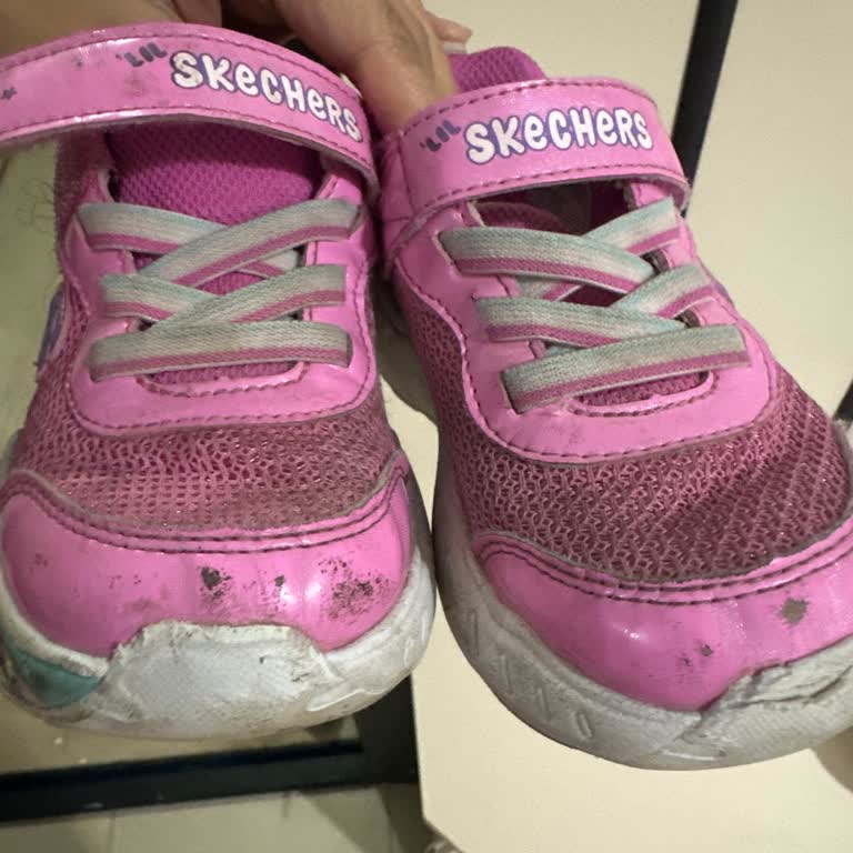 Kısa Sürede Deforme Olan Çocuk Ayakkabısı Hayal Kırıklığı Yarattı