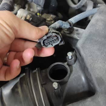 Yetkili Serviste Aracımın Parçaları İzinsiz Söküldü