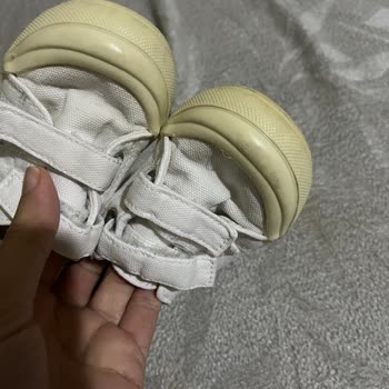 Vicco Bir Yıl Dolapta Saklanan Bebek Ayakkabısının Sararması Hayal Kırıklığı Yarattı