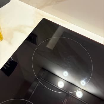 Yeni Ankastre Ocakta Az Kullanıma Rağmen Cam Yüzeyde Oluşan Çizikler Endişelendiriyor