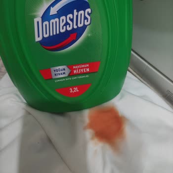 Domestos Çamaşırlarda Renkli Lekeler Oluşturdu Çözüm Bekliyorum