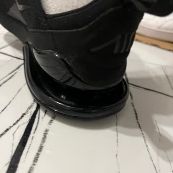 Nike Air Max Ayakkabının Hava Tabanı Kısa Sürede Patladı, Değişim Talebim Reddedildi