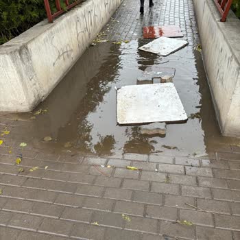 Etimesgut Tren İstasyonu Kaldırımında Yıllardır Süren Su Birikintisi Mağduriyeti