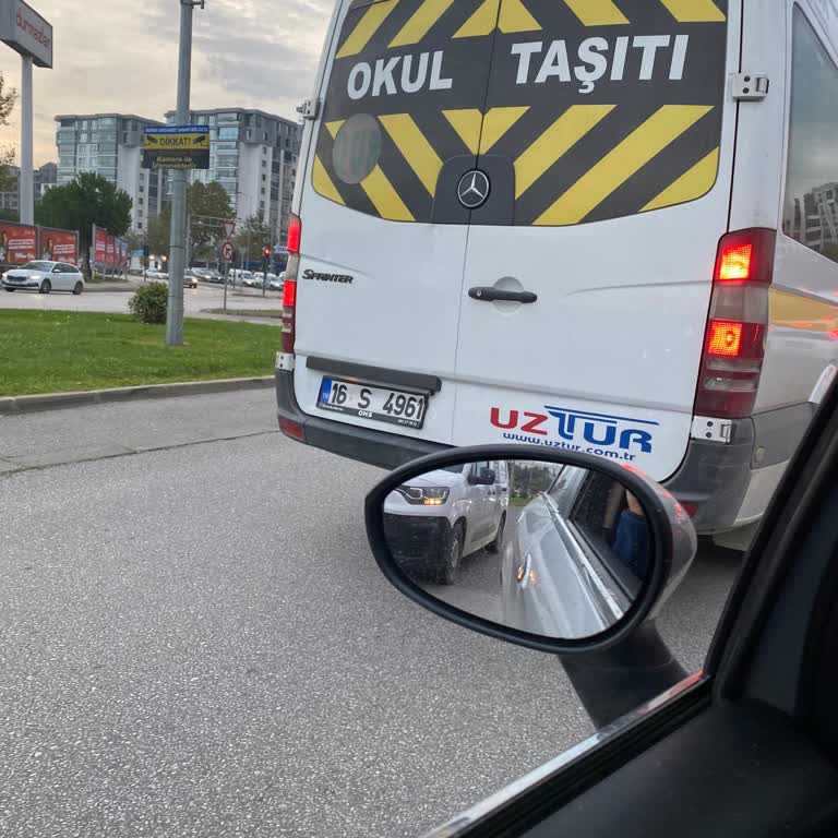 Fabrika Servis Şoföründen Tehlikeli Ve Saygısız Davranış